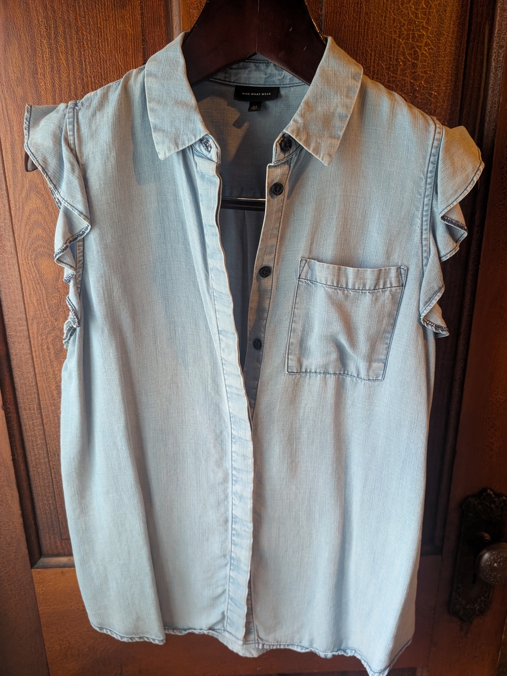 Who what wear Women's Light Wash Denim Ruffle Sleeve Button Down Shirt m euc
